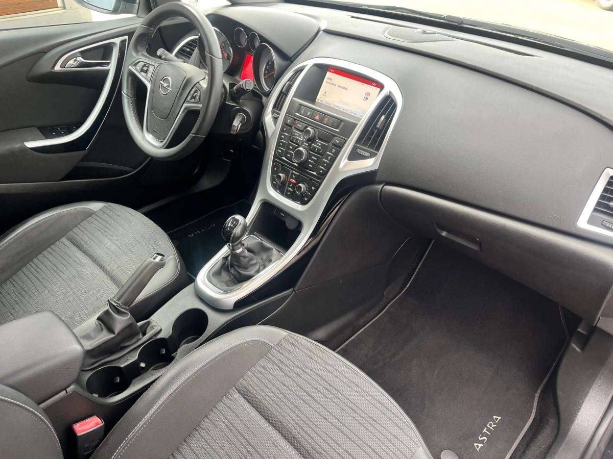 opel-astra-sport-tourer-2014-diesel-1598cc