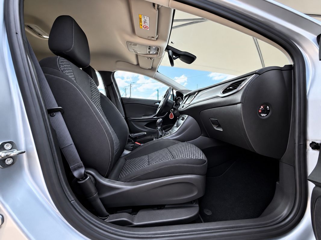 opel-astra-2016-diesel-1598cc