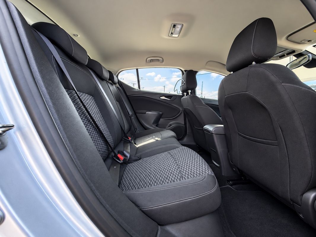 opel-astra-2016-diesel-1598cc