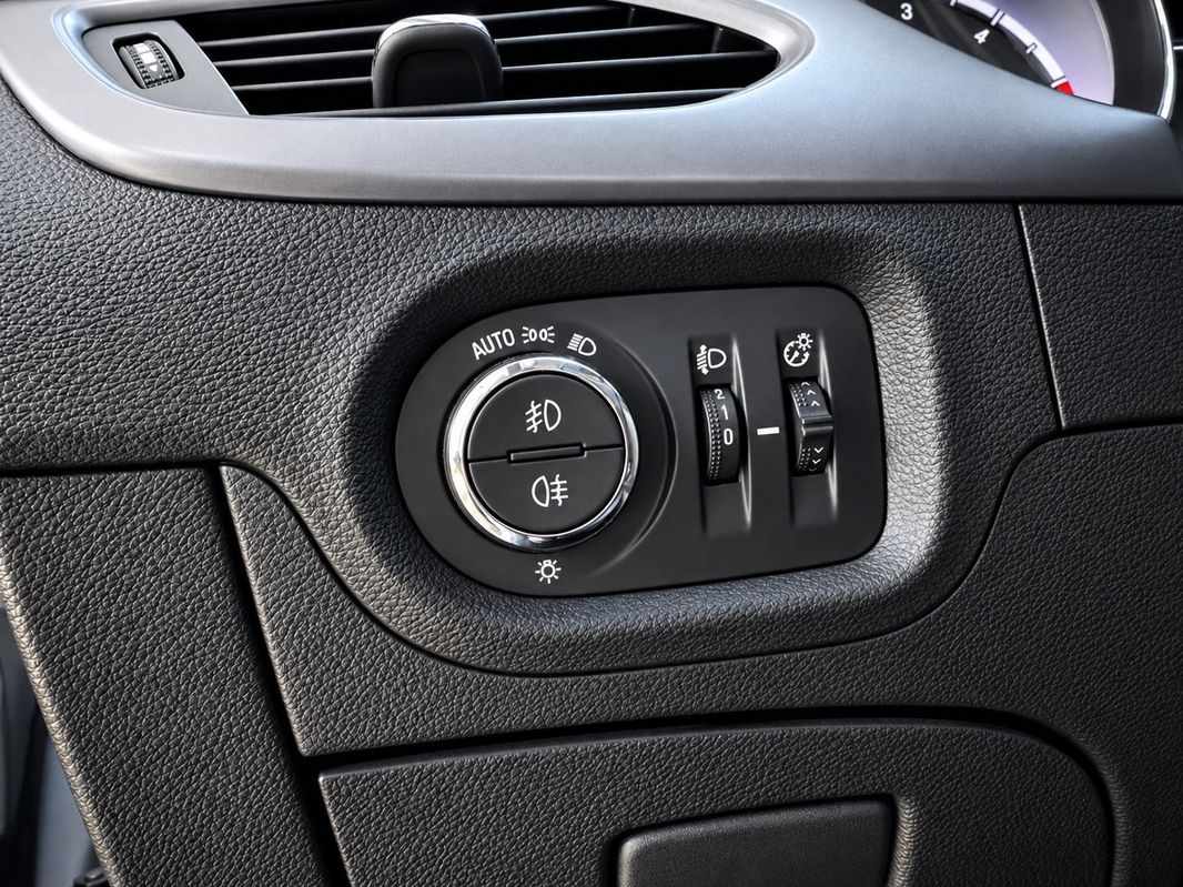 opel-astra-2016-diesel-1598cc