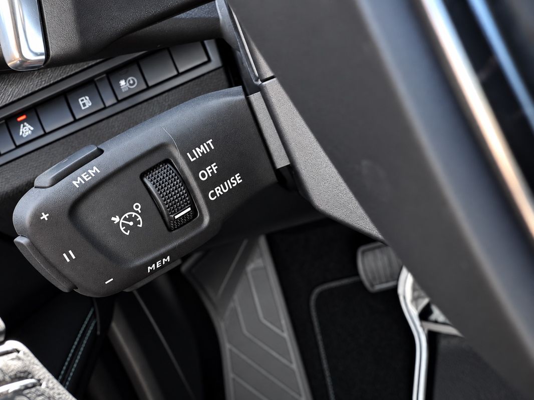 peugeot-3008-2024-hibrido-a-gasolina-1598cc
