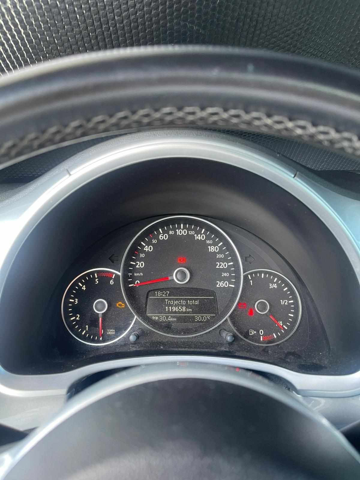 volkswagen-beetle-2012-diesel-1598cc