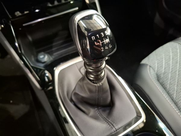 peugeot-2008-2024-gasolina-1199cc
