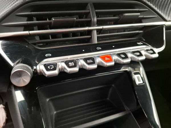 peugeot-208-2025-gasolina-1199cc