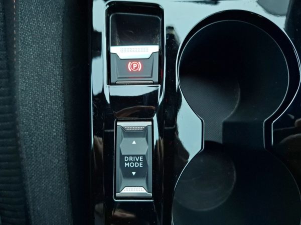 peugeot-2008-2025-eletrico-0cc