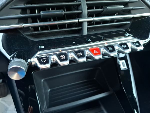 peugeot-2008-2025-eletrico-0cc