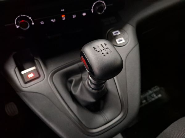 peugeot-partner-2025-diesel-1499cc