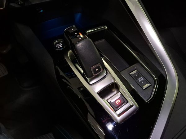 peugeot-5008-2023-gasolina-1199cc