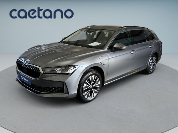skoda-superb-2025-hibrido-1498cc