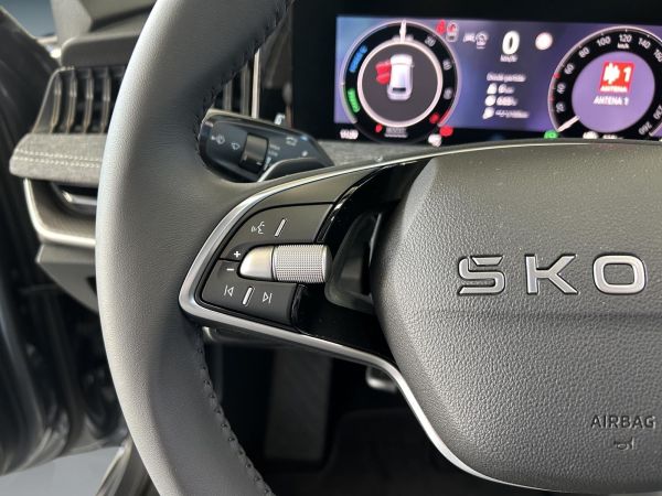 skoda-superb-2025-hibrido-1498cc