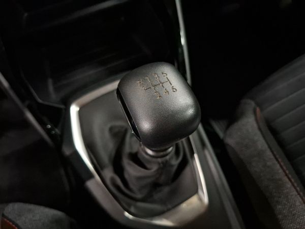 peugeot-2008-2022-gasolina-1199cc