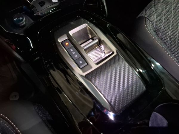 peugeot-e-2008-2026-eletrico-0cc