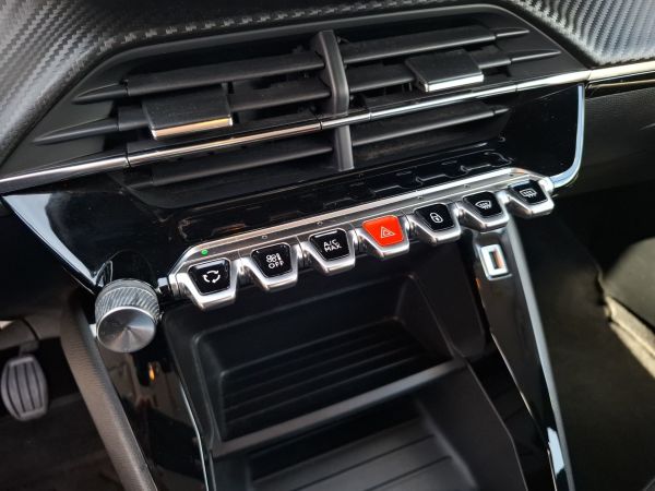 peugeot-208-2020-gasolina-1199cc