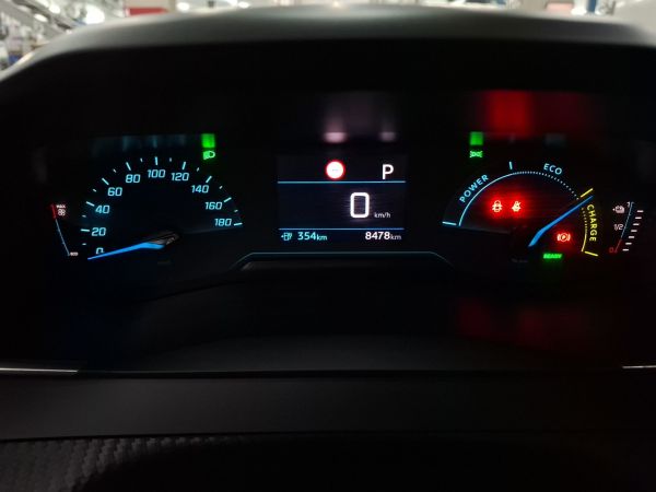 peugeot-2008-2025-eletrico-0cc