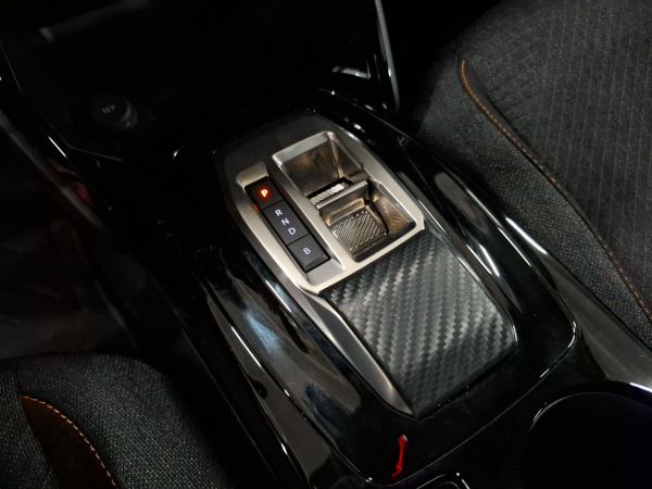 peugeot-2008-2025-eletrico-0cc