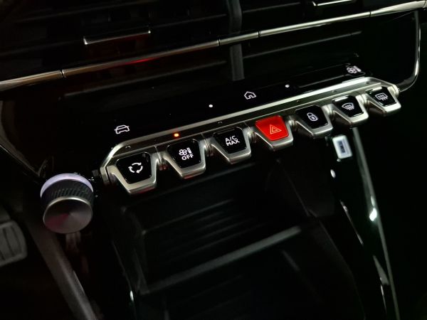 peugeot-2008-2025-eletrico-0cc