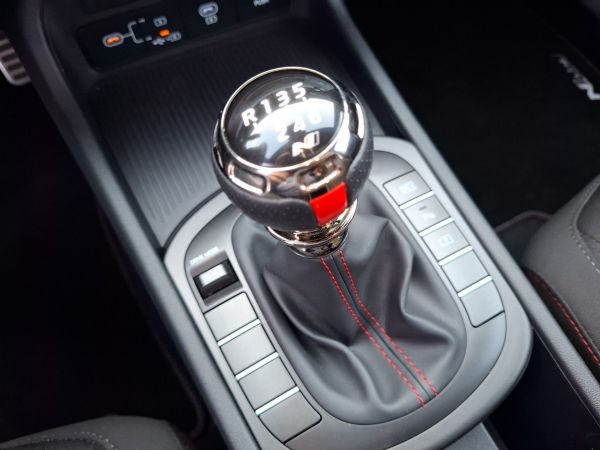 hyundai-kauai-2025-gasolina-998cc