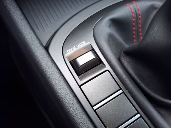 hyundai-kauai-2025-gasolina-998cc