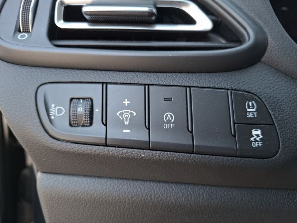 hyundai-i30-2023-gasolina-998cc