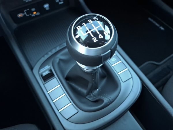 hyundai-kauai-2025-gasolina-998cc