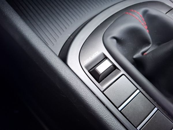 hyundai-kauai-2024-gasolina-998cc