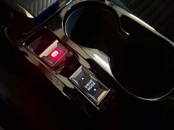 peugeot-2008-2025-eletrico-0cc