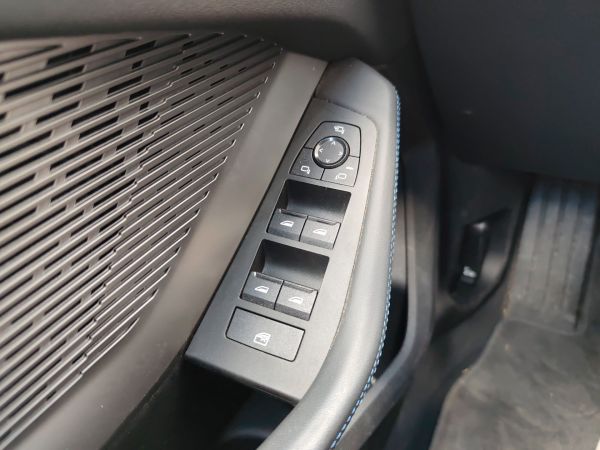 bmw-serie-1-2025-gasolina-1499cc