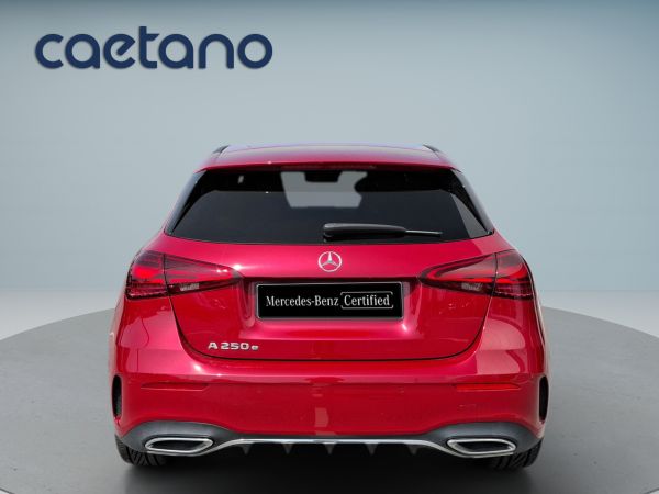 mercedes-benz-classe-a-2023-hibrido-1332cc