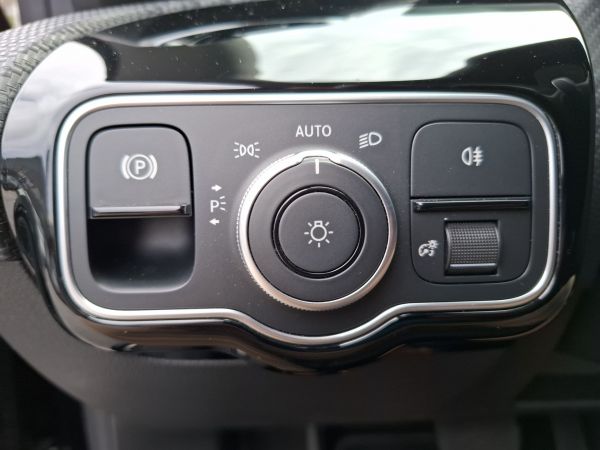 mercedes-benz-cla-2025-diesel-1950cc