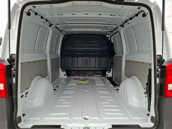mercedes-benz-vito-2025-diesel-1950cc
