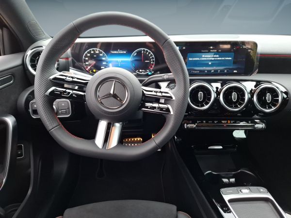 mercedes-benz-classe-a-2025-hibrido-1332cc