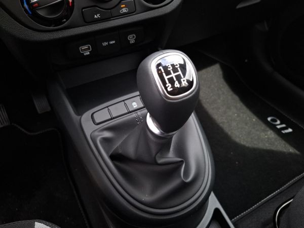 hyundai-i10-2026-gasolina-998cc