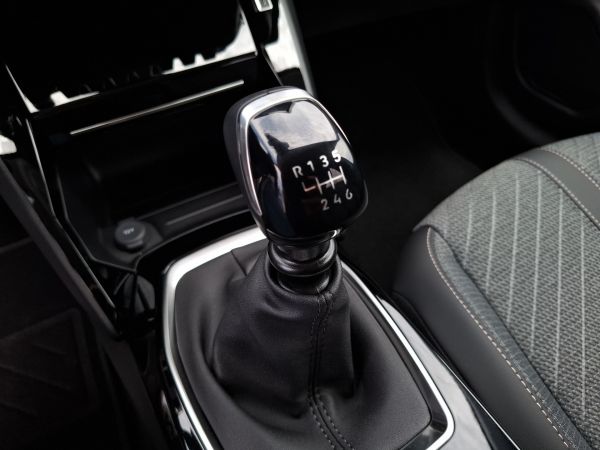 peugeot-208-2026-gasolina-1199cc