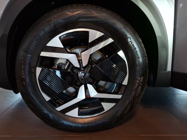 peugeot-e-2008-2026-eletrico-0cc