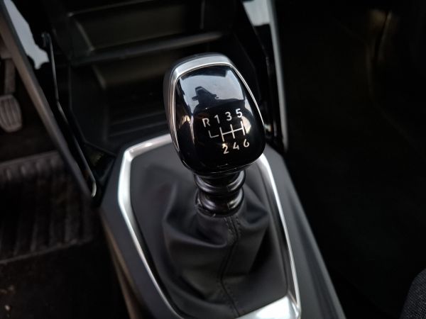 peugeot-2008-2024-gasolina-1199cc