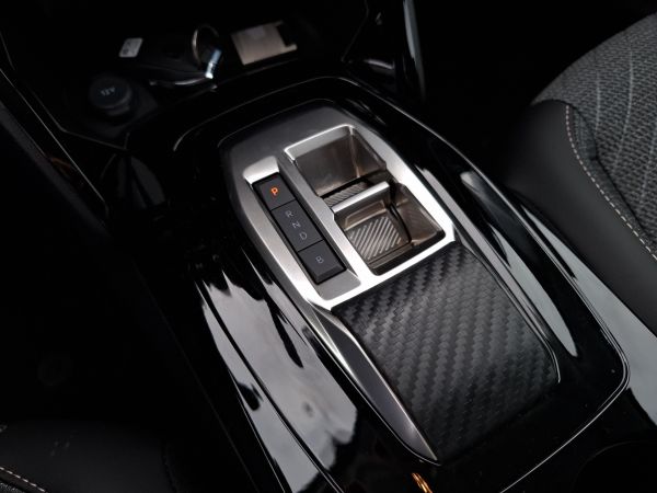 peugeot-208-2025-eletrico-0cc