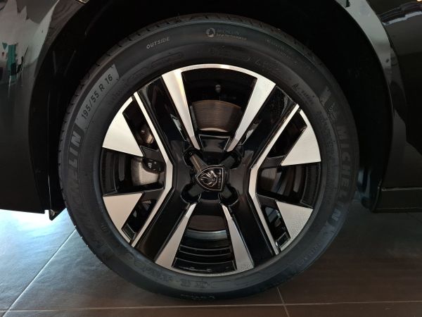 peugeot-208-2025-eletrico-0cc