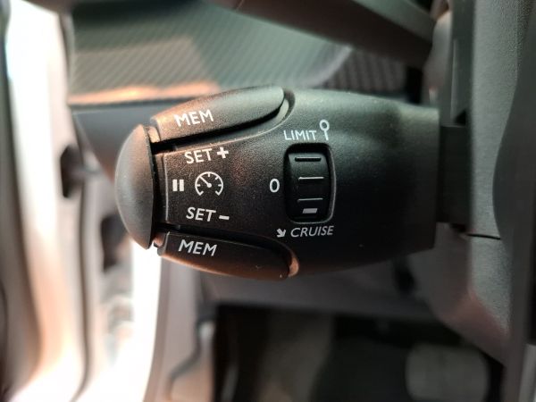 peugeot-208-2025-eletrico-0cc