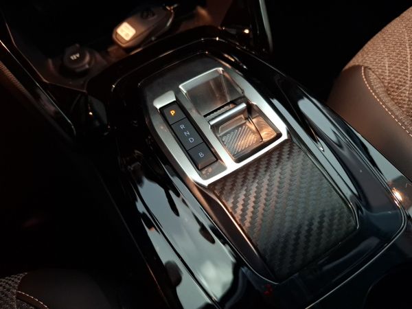 peugeot-208-2025-eletrico-0cc