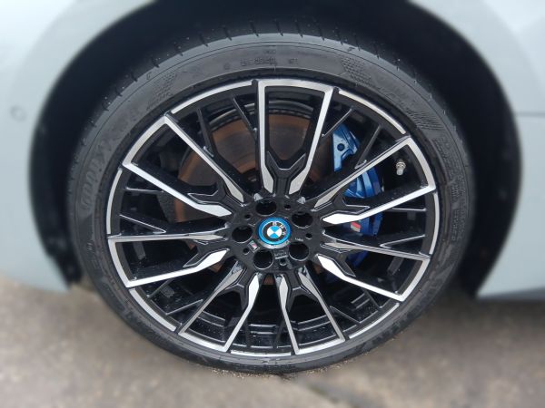 bmw-i4-2023-eletrico-0cc
