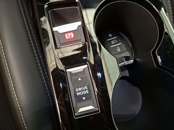 peugeot-2008-2022-gasolina-1199cc