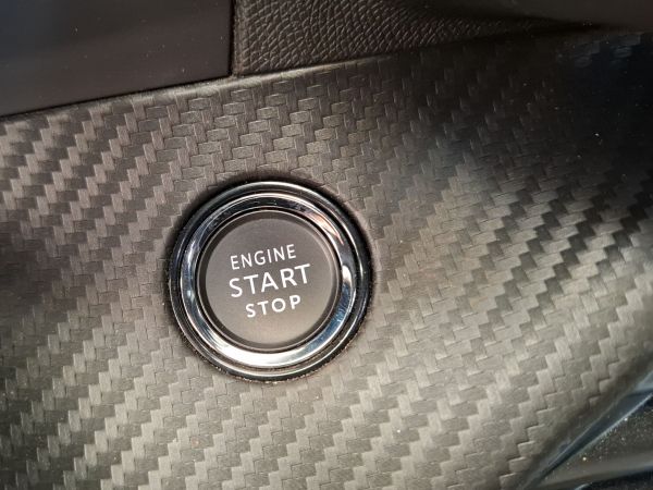 peugeot-2008-2022-gasolina-1199cc