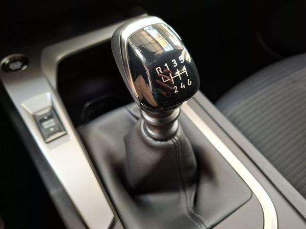 peugeot-308-2022-gasolina-1199cc