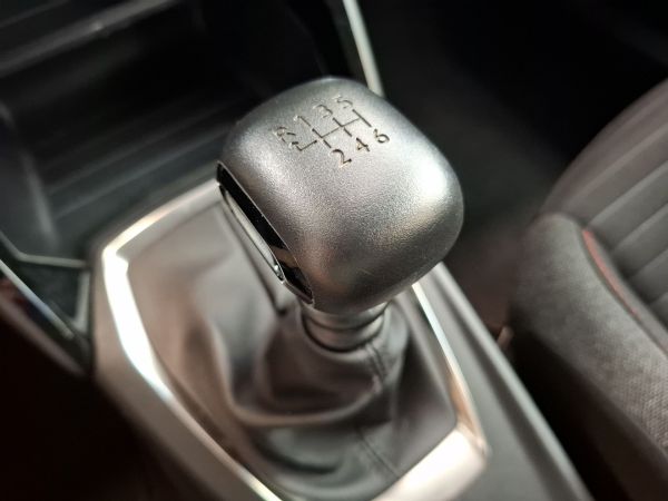 peugeot-2008-2022-gasolina-1199cc