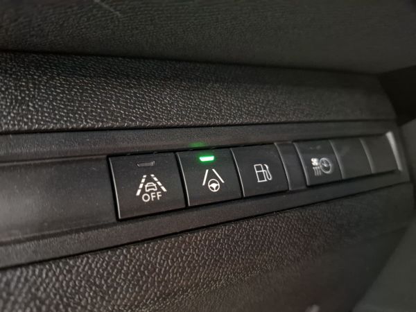 peugeot-3008-2022-hibrido-1598cc