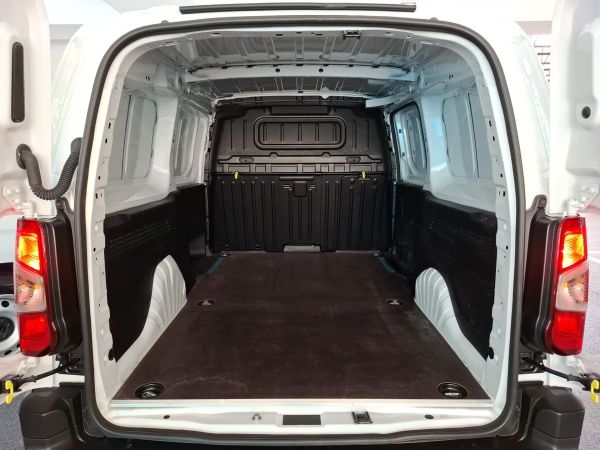 peugeot-partner-2025-diesel-1499cc