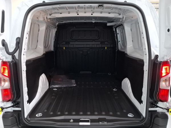 peugeot-partner-2025-diesel-1499cc