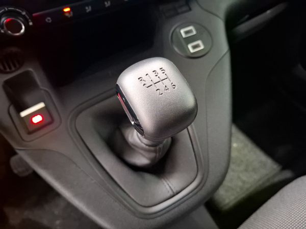 peugeot-partner-2025-diesel-1499cc