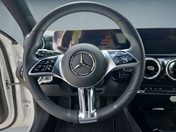 mercedes-benz-classe-a-2025-hibrido-1332cc