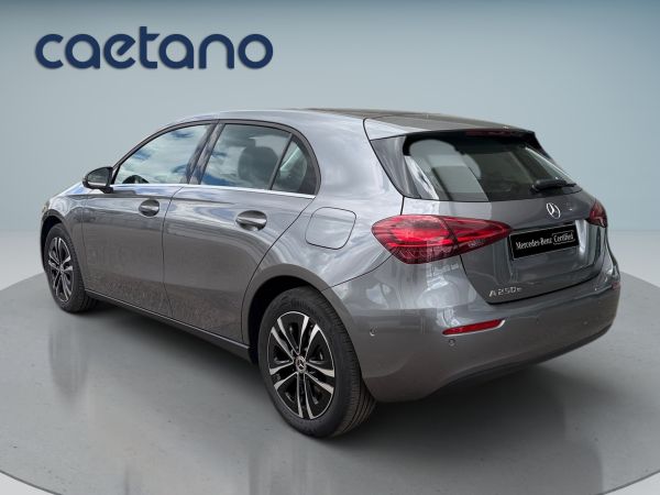 mercedes-benz-classe-a-2024-hibrido-1332cc
